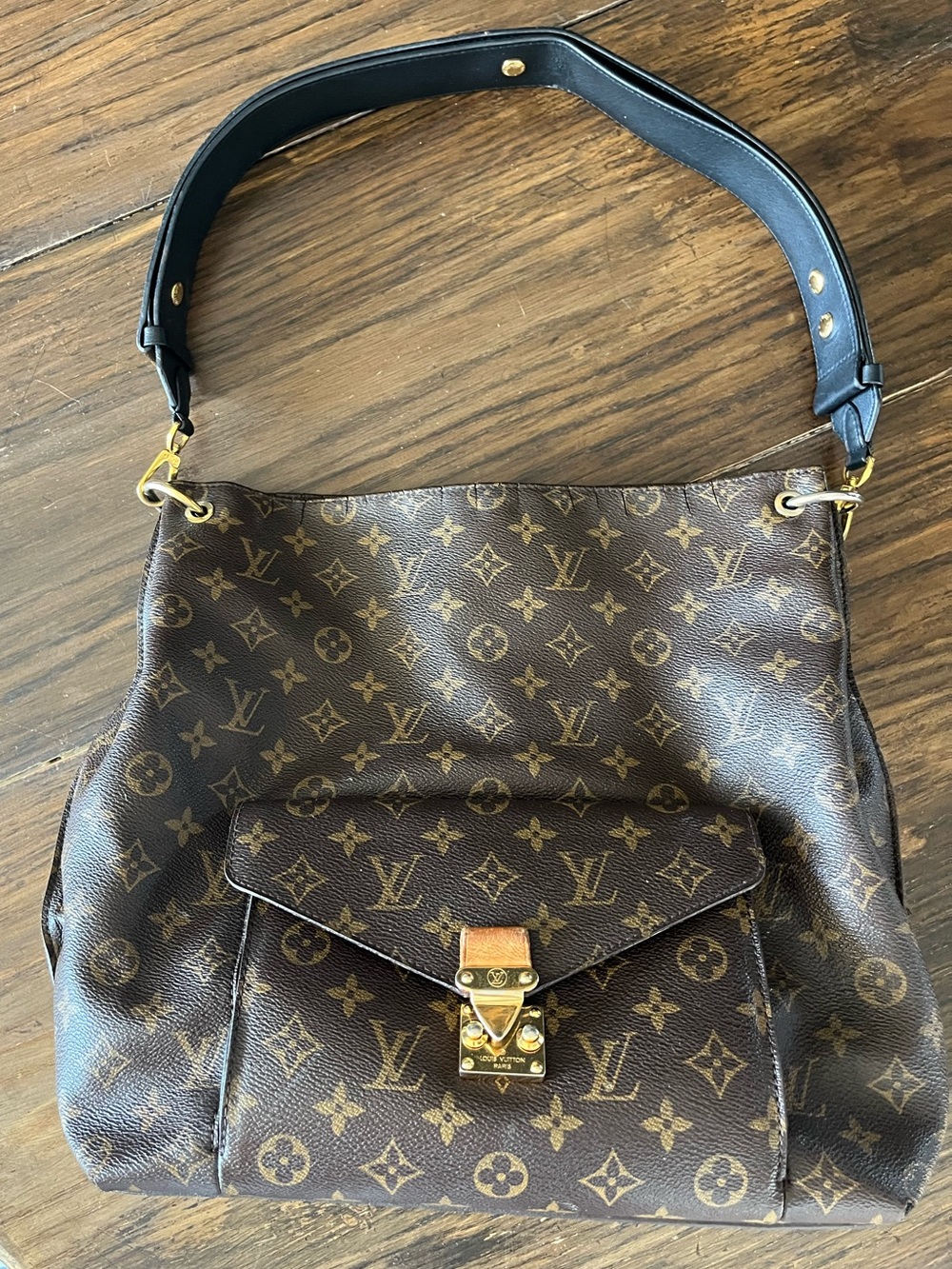 Louis Vuitton Metis Hobo in Monogram Canvas